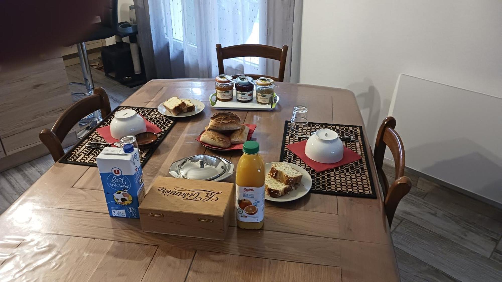 A La Joie De Vivre Chez L'Habitant Banat 외부 사진